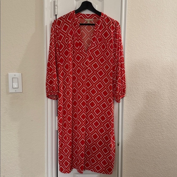 Banana Republic Dresses & Skirts - Banana Republic Orange and White Casual V-Neck Bishop Sleeve Dress